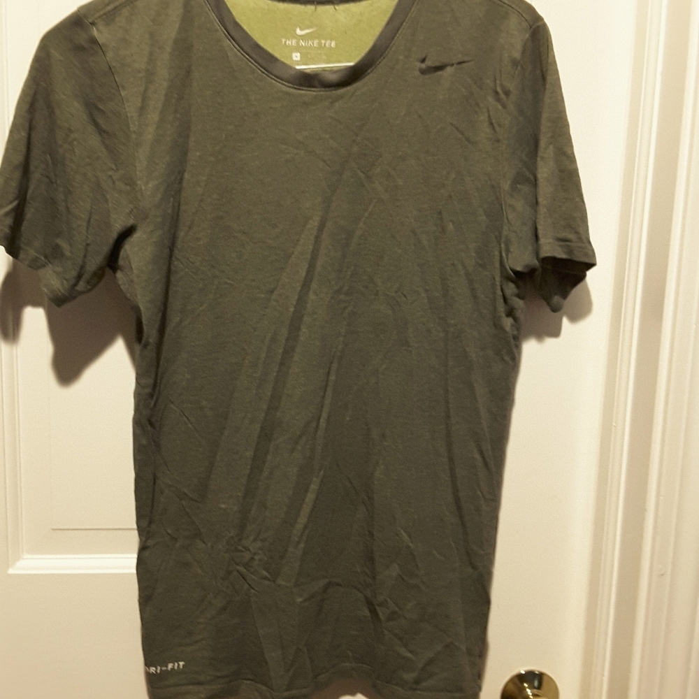 Nike dtyfit t-shirt Small green